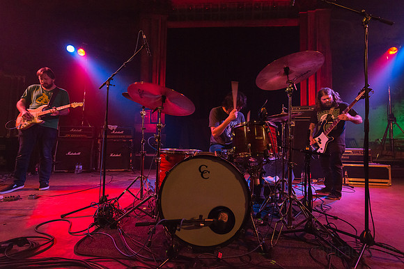 EARTHLESS