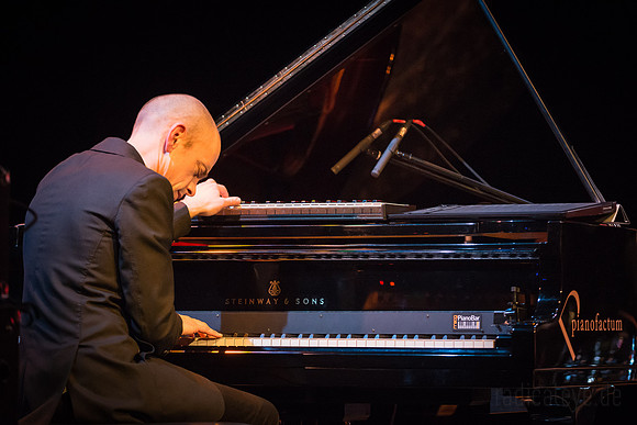 TORD GUSTAVSEN | SIMIN TANDER