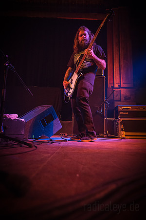 EARTHLESS