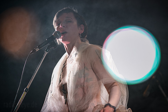 Meret Becker & The Tiny Teeth
