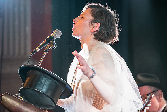 Meret Becker & The Tiny Teeth