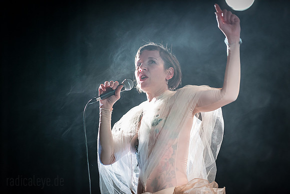 Meret Becker & The Tiny Teeth