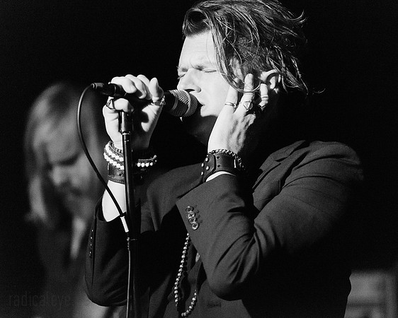 RIVAL SONS